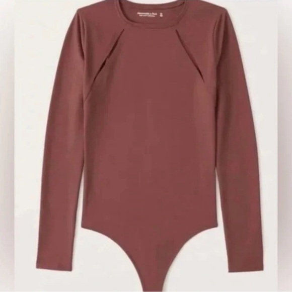 Abercrombie & Fitch Tops - Abercombie & Finch long sleeve bodysuit